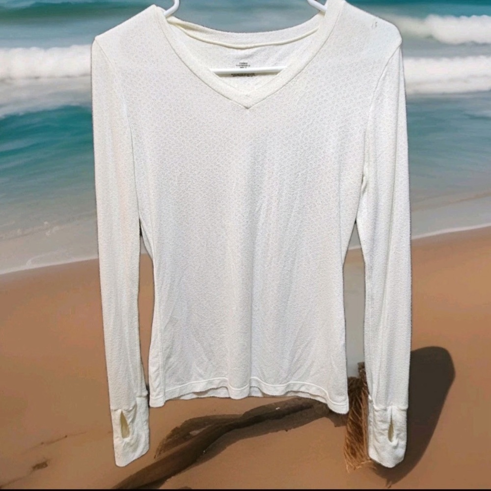 Chic White V-Neck Long Sleeve Women's Top